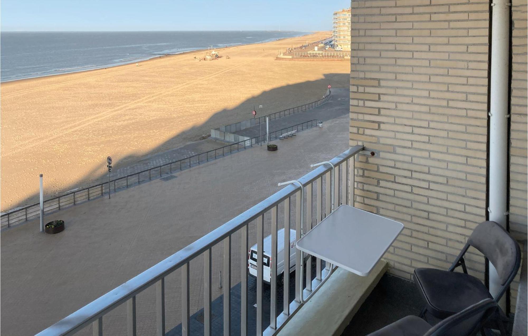 Appartement Awesome In With House Sea View Oostende